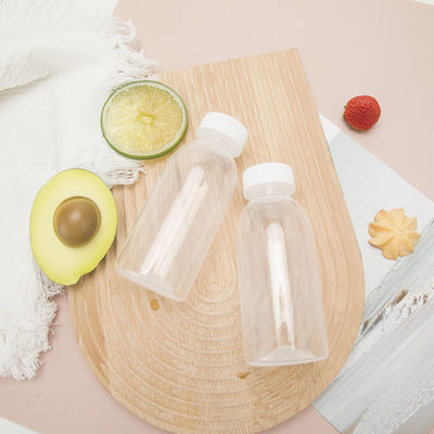 Бутылки с молочным чаем 0,5 кг с закрученной крышкой