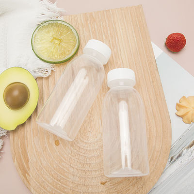 Бутылки с молочным чаем 0,5 кг с закрученной крышкой