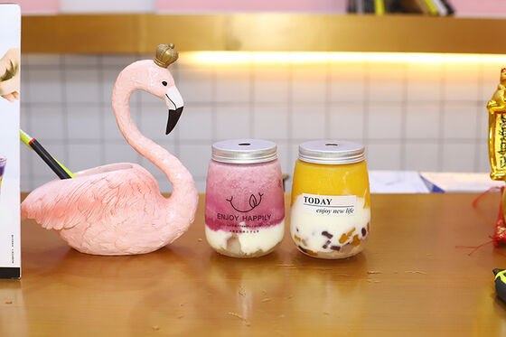 Современные бутылки для молочного чая Прозрачные винтовые крышки Прочные многоразовые пластиковые контейнеры, идеальные для упаковки и хранения напитков