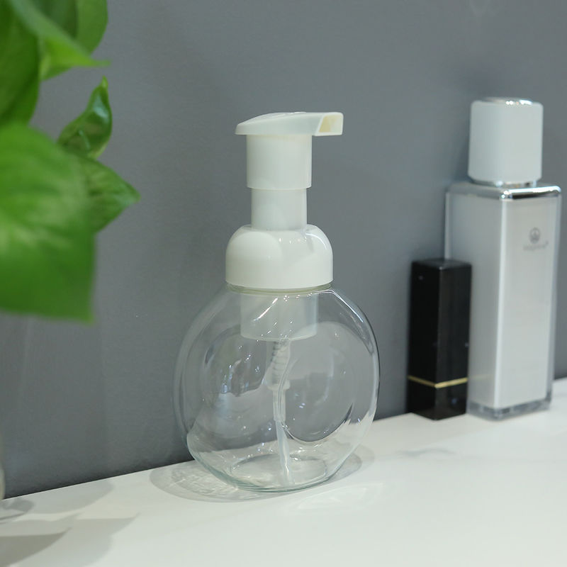 Бутылка из пенообразующего материала с капсулой из ПП с напечатанной поверхностью логотипа идеально подходит для хранения косметических и бытовых жидкостей